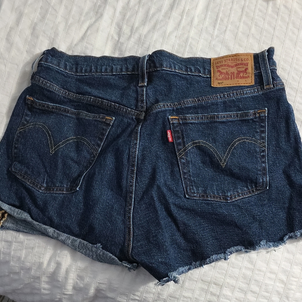 NEVER WORN levi's Blue Jean Shorts Distressed Mid-Rise